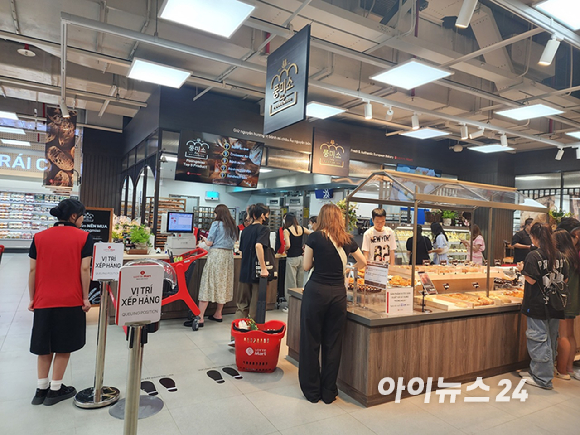 쿠팡카가 이른 아침 강원도 삼척시 도계읍 산골짜기에 위치한 마을로 배송을 나가고 있다. [사진=쿠팡]