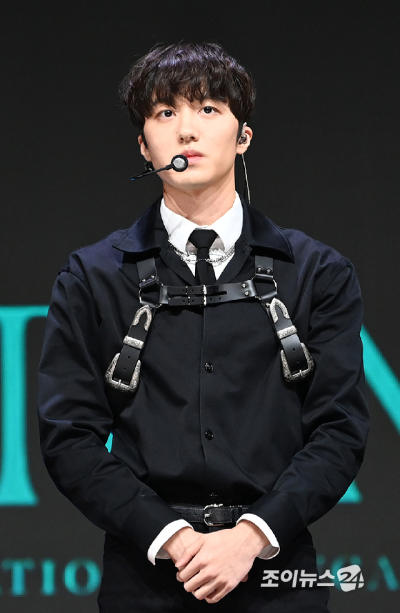 그룹 에스에프나인(SF9) 찬희가 22일 오후 서울 광진구 예스24라이브홀에서 열린 SF9 열 번째 미니앨범 '루미네이션(RUMINATION)' 발매 쇼케이스에 참석하고 있다. [사진=정소희 기자]