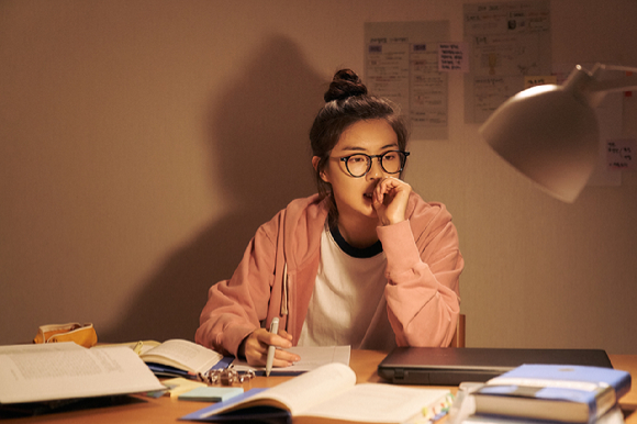 배우 이선빈이 영화 '수능, 출제의 비밀'에서 열연하고 있다. [사진=㈜바이포엠스튜디오]
