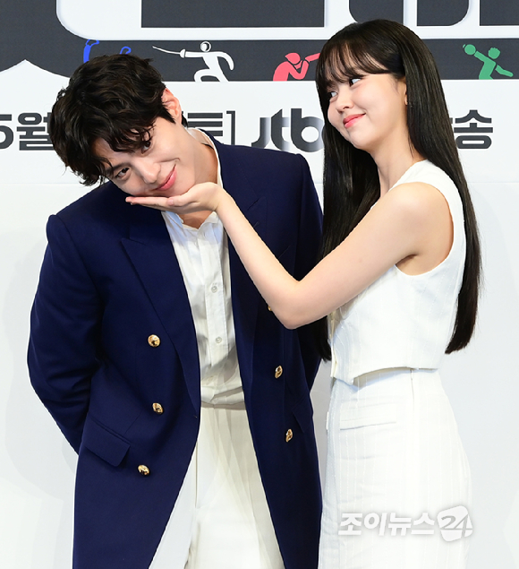 배우 박보검과 김소현이 29일 오후 서울 구로구 신도림동 더 링크 서울 트리뷰트 포트폴리오 호텔에서 열린 JTBC 토일 드라마 '굿보이' 제작발표회에 참석하고 있다. [사진=정소희 기자]
