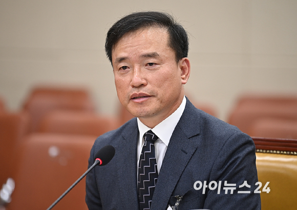 김종철 방송미디어통신위원회 위원장 후보자가 16일 서울 여의도 국회에서 열린 인사청문회에서 질의에 답변하고 있다. [사진=곽영래 기자]