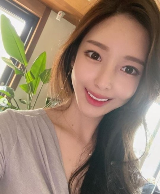 웹툰 '여신강림' 야옹이 작가 [사진=야옹이 작가 인스타그램]