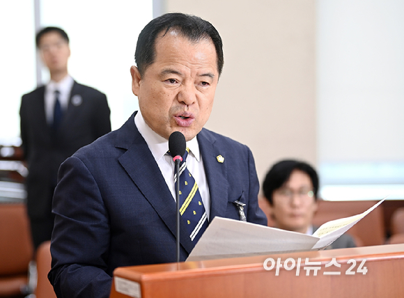 위철환 중앙선거관리위원회 위원 후보자가 1일 서울 여의도 국회에서 열린 행정안전위원회 인사청문회에서 모두발언을 하고 있다. [사진=곽영래 기자]