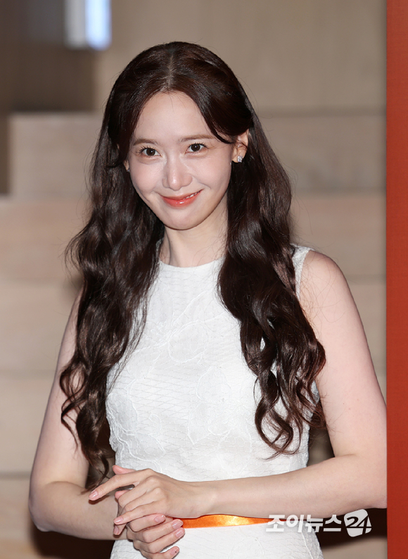 [포토] &apos;폭군의 셰프&apos; 윤아, 드라마 대박에 &apos;싱글벙글 연숙수&apos;