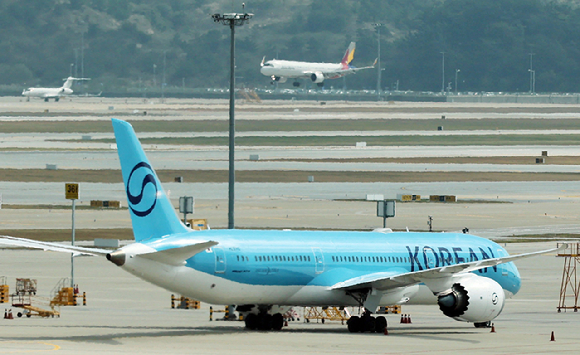 인천국제공항 2터미널에 계류중인 대한항공 항공기. [사진=연합뉴스]