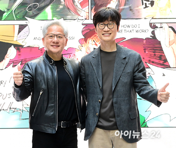 이해진 네이버 의장이 8일 경기도 성남시 정자동에 위치한 네이버 1784 사옥에서 젠슨 황 엔비디아 최고경영자(CEO)의 방문을 환영하는 행사에 참석하고 있다. [사진=정소희 기자]