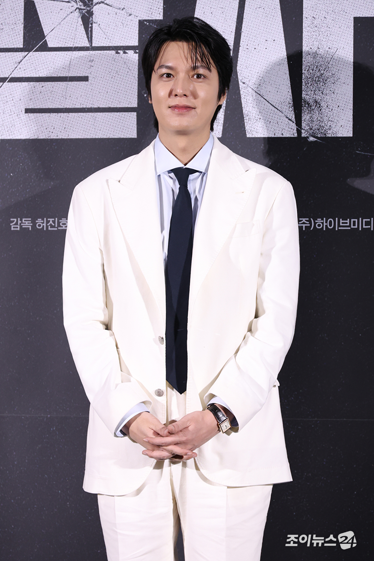 배우 이민호가 10일 오전 서울 용산구 CGV용산아이파크몰점에서 진행된 영화 '암살자(들)'(감독 허진호) 제작보고회에 참석해 포즈를 취하고 있다. [사진=문수지 기자]