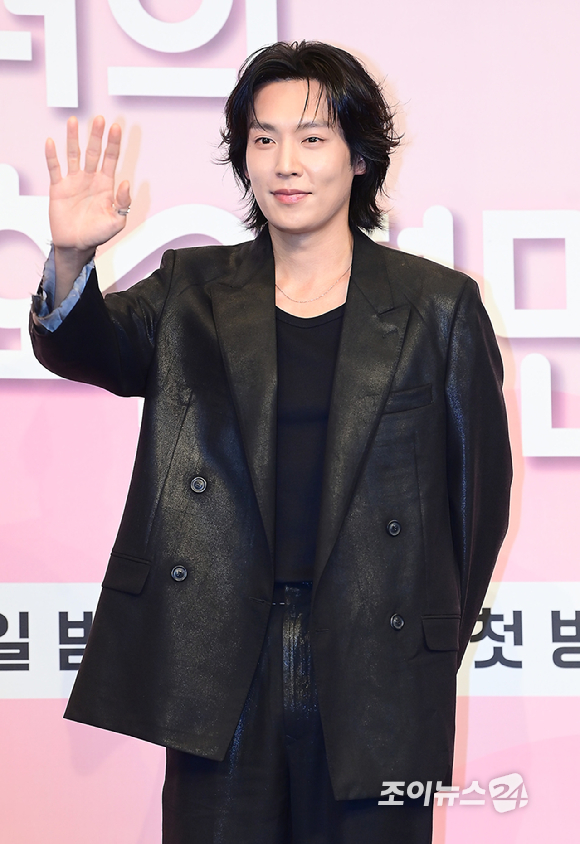 배우 이기택이 26일 오후 서울 신도림 더 링크호텔 서울에서 열린 JTBC 새 토일드라마 '미혼남녀의 효율적 만남' 제작발표회에 참석하고 있다. [사진=정소희 기자]