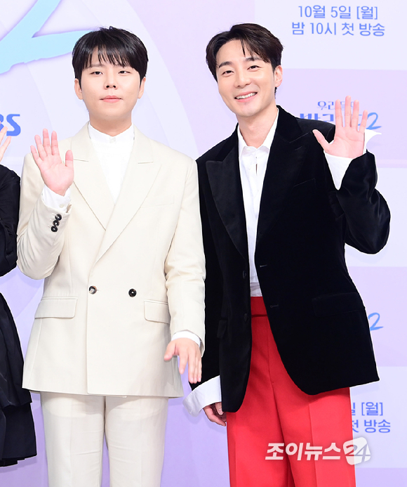 가수 정승환과 로이킴이 30일 오전 서울 양천구 목동 SBS 사옥에서 열린&nbsp;SBS 오디션 프로그램 '우리들의 발라드 2' 제작발표회에서 참석 하고 있다. [사진=정소희 기자]