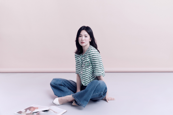 배우 송혜교가 여성복 브랜드인 미샤(MICHAA)와 함께 23 SPRING 캠페인 화보를 공개했다. [사진=미샤]