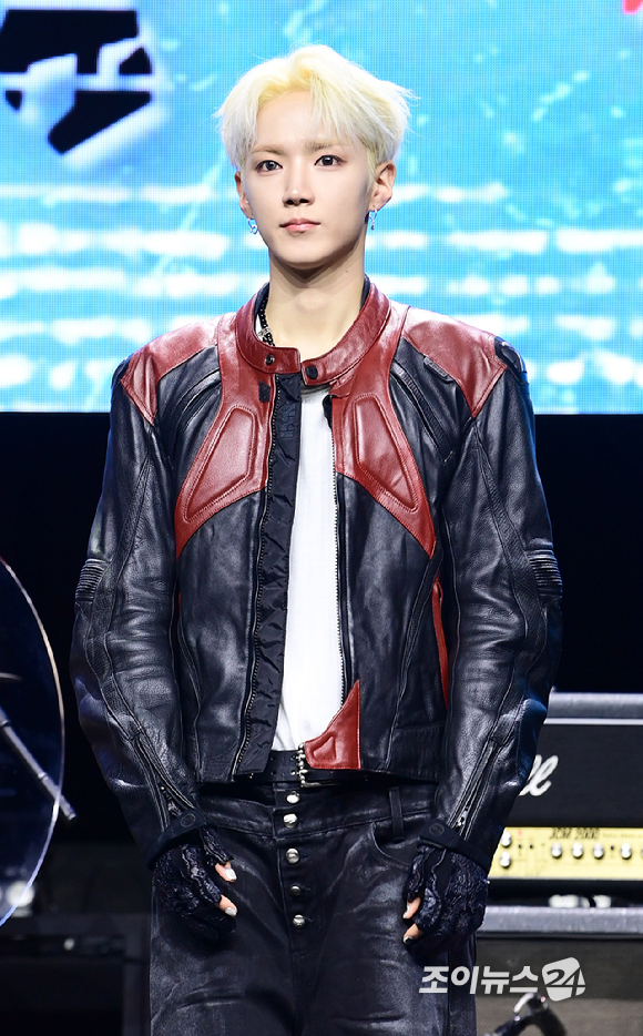 밴드 에이엠피 하유준이 21일 오후 서울 서대문구 예스24 원더로크홀에서 열린 AxMxP(에이엠피) 첫 번째 미니앨범 'Amplify My Way'(앰플리파이 마이 웨이) 프레스 쇼케이스에 참석하고 있다. [사진=정소희 기자]