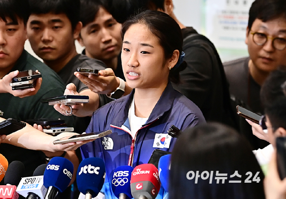 2024 파리올림픽 배드민턴 여자 단식에서 금메달을 딴 안세영이 7일 오후 인천국제공항을 통해 귀국했다. [사진=곽영래 기자]