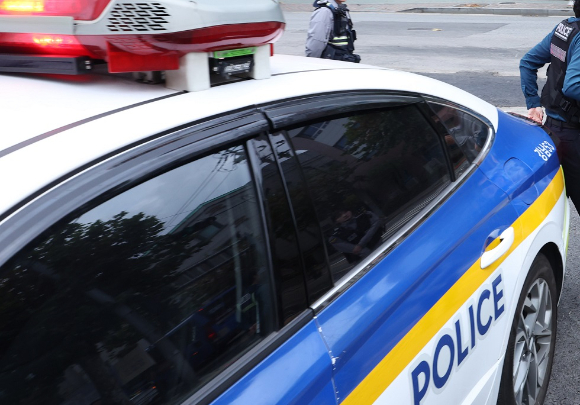 경찰이 10대 여학생 2명과 조건만남을 한 40대 남성을 쫓고 있다. 본 기사와 무관한 이미지. [사진=픽셀스]