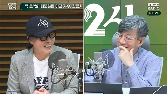 가수 김종서가 15일 방송된 MBC 표준FM 라디오 '손석희의 12시'에 출연했다. [사진=MBC 방송화면 캡처, 레드블랙엔터테인먼트]