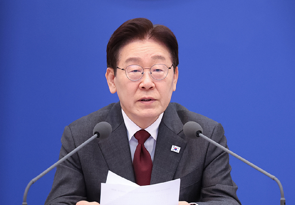 이재명 대통령이 1일 청와대에서 열린 비상경제점검회의에서 발언하고 있다. 2026.4.1 [사진=연합뉴스]