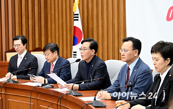 송언석 국민의힘 원내대표가 3일 서울 여의도 국회에서 열린 원내대책회의에서 발언하고 있다. [사진=곽영래 기자]