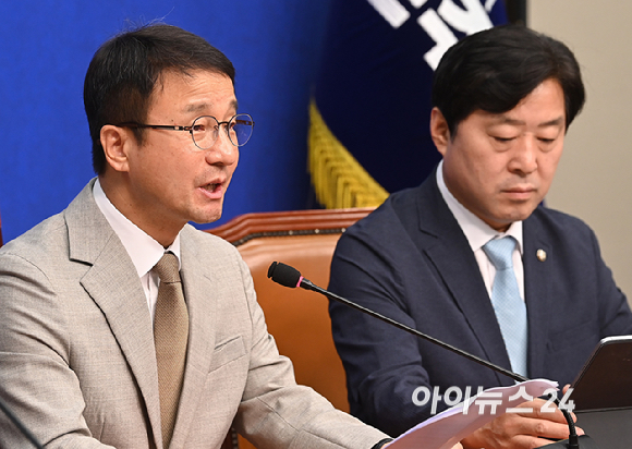 한병도 더불어민주당 대표 직무대행 겸 원내대표가 6일 오전 서울 여의도 국회에서 열린 최고위원회의에서 모두발언을 하고 있다. [사진=곽영래 기자]
