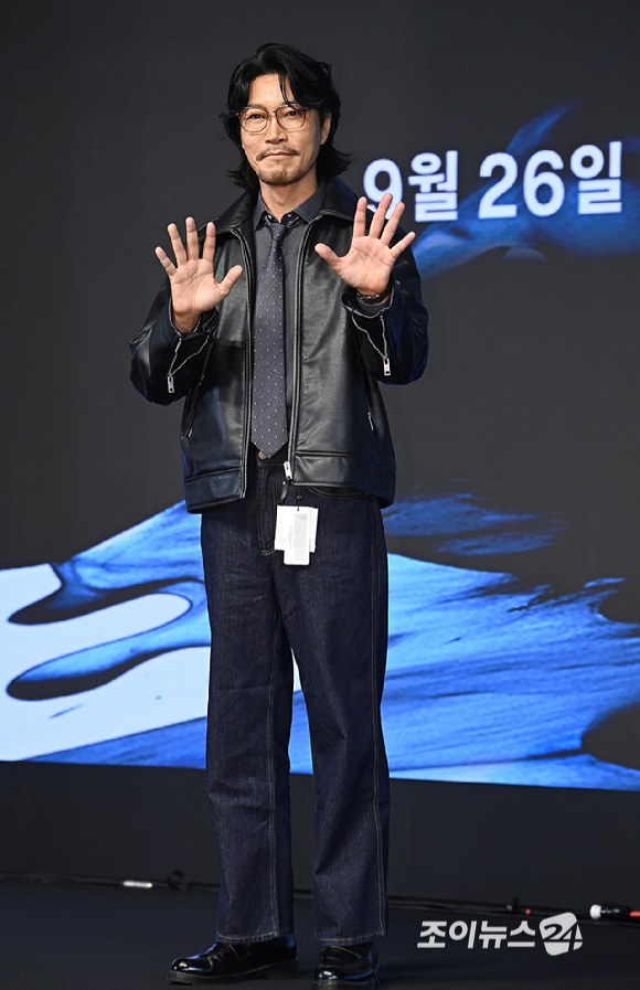 배우 최귀화가 23일 서울 논현동 엘리에나 호텔에서 진행된 디즈니+ 오리지널 시리즈 '탁류' 제작발표회에서 포토타임을 갖고 있다. [사진=곽영래 기자]