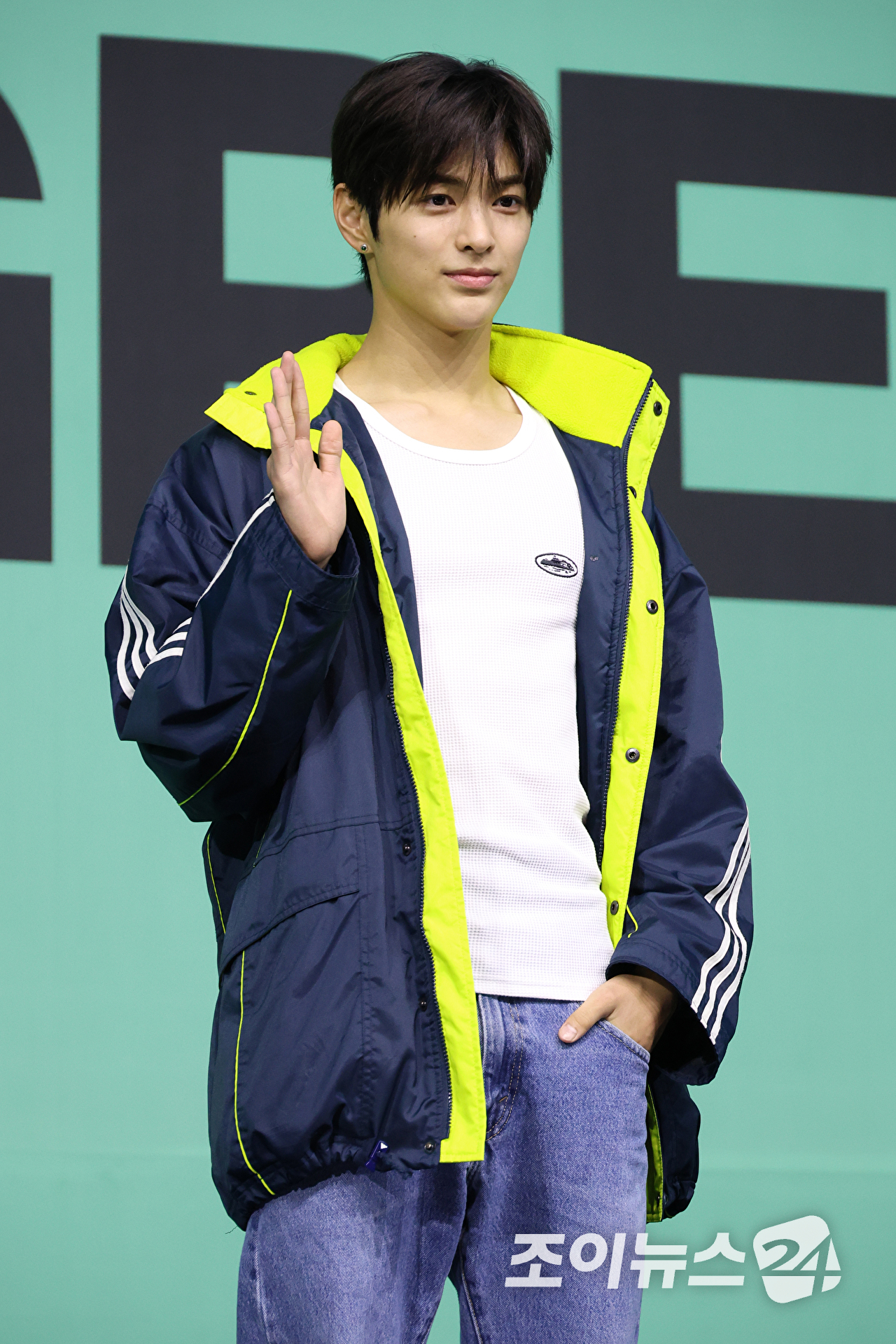 그룹 코르티스 건호가 20일 오후 서울 광진구 광장동 예스24라이브홀에서 열린 미니 2집 '그린그린(GREENGREEN)' 발매 기념 쇼케이스에 참석해 포즈를 취하고 있다. [사진=문수지 기자]