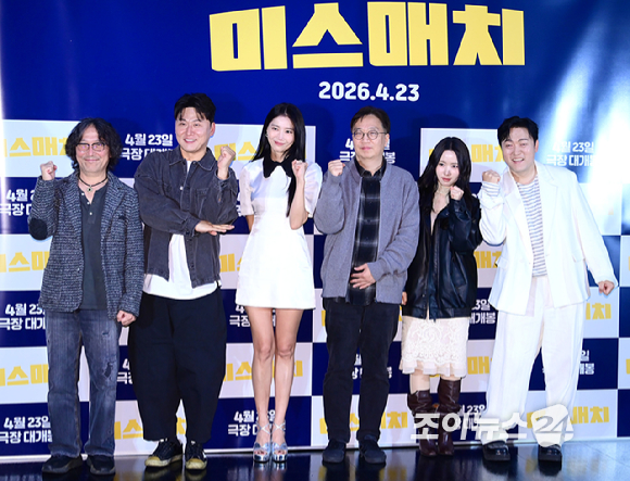 (왼쪽부터)안석환-오대환-오윤아-신수연-이준혁이 9일 오후 서울 롯데시네마 건대입구점에서 열린 영화 '미스매치'(감독 손태웅) 언론시사회에 참석하고 있다. [사진=정소희 기자]