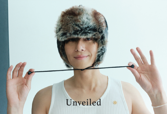 박서준 프리미엄 포토북 Unveiled(언베일드) [사진=어썸이엔티, 박서준 프리미엄 포토북 'Unveiled']