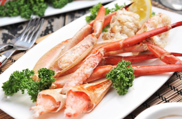 강원 속초의 한 대게 직판장에서 과다 요금을 요구받을 뻔했다는 제보가 올라왔다. 사진은 일반 대게로, 본 기사 내용과 무관. [사진=수협중앙회]