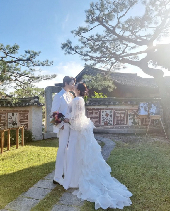 베이비복스 출신 심은진과 배우 전승빈이 결혼식을 올렸다. [사진=심은진 인스타그램 ]