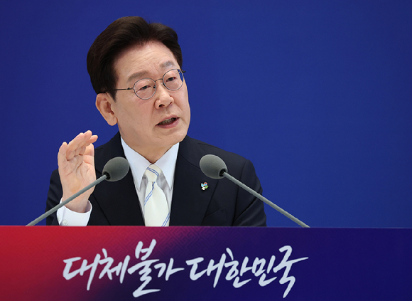 이재명 대통령이 8일 청와대 영빈관에서 열린 취임 1주년 기자회견에서 발언하고 있다. 2026.6.8 [사진=연합뉴스]