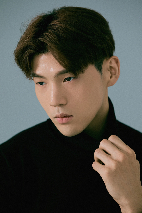 카드 BM 프로필. [사진=알비더블유, DSP미디어]