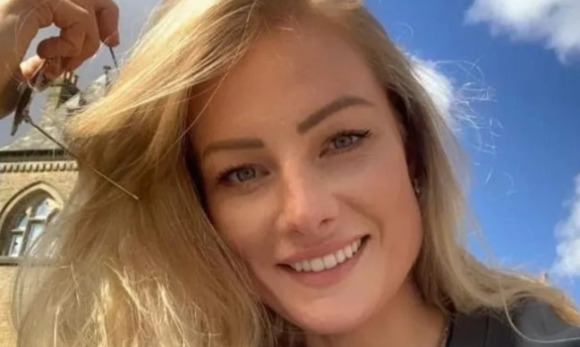 영국에서 한 여성이 스카이다이빙 도중 목숨을 잃은 사건을 수사한 경찰이 그가 고의로 낙하산을 펴지 않았다고 알렸다. 사진은 해당 여성. [사진=X 갈무리]