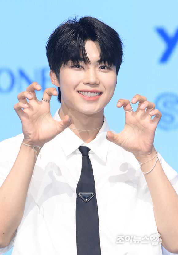 그룹 제로베이스원 박건욱이 10일 오후 서울 광진구 광장동 예스24라이브홀에서 열린 제로베이스원(ZEROBASEONE) 데뷔 쇼케이스에 참석하고 있다. [사진=정소희 기자]