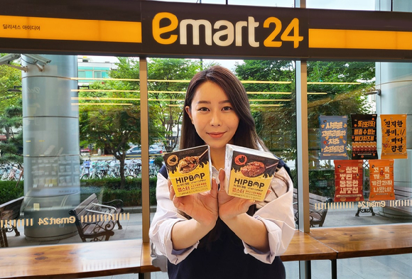 이마트24에서 판매하는 유타컵밥 3종 상품 모델컷 이미지. [사진=이마트24]