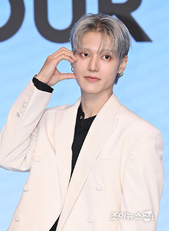 그룹 에이티즈 우영이 12일 오후 서울 마포구 호텔 나루 서울 엠갤러리에서 열린 미니 12집 '골든 아워 : 파트 3'(GOLDEN HOUR : Part.3) 앨범 발매 기념 기자간담회에서 포즈를 취하고 있다. [사진=곽영래 기자]