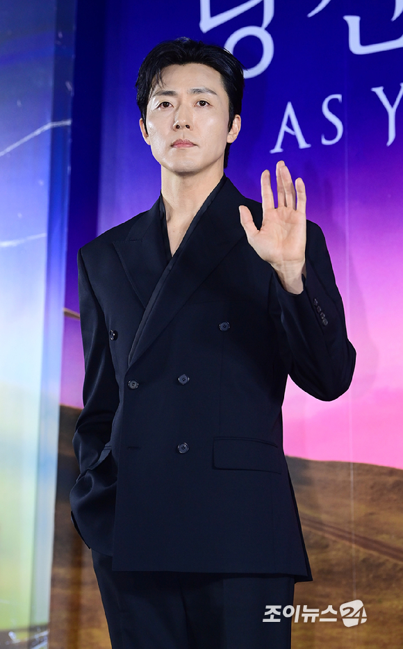 배우 이무생이 5일 오전 서울 용산구 CGV용산아이파크몰에서 열린 넷플릭스 시리즈 '당신이 죽였다' 제작발표회에 참석하고 있다. [사진=정소희 기자]