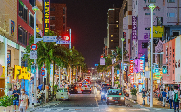 국내 여행객이 많이 찾는 일본 오키나와의 중심 도시 나하시에서 일명 '사과병'으로 불리는 전염성 홍반이 확산하자 현지 보건 당국이 주의를 요했다. 사진은 오키나와 국제거리. [사진=jinw ]
