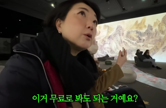 유튜브 채널 '미노리일기'에서 한국 관광을 온 일본인 가족들이 국립중앙박물관의 전시를 보며 감탄했다. [사진 유튜브 미노리일기 캡쳐] [사진=유튜브]