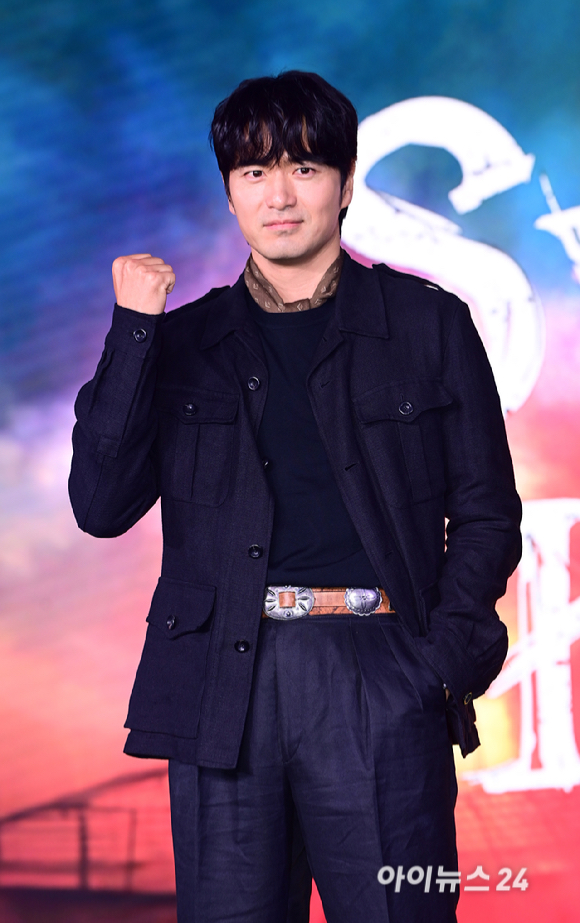 배우 이진욱이 30일 오전 서울 성동구 성수동 에스팩토리에서 열린 넷플릭스 오리지널 드라마 '스위트홈' 시즌 2 제작발표회에 참석하고 있다. [사진=정소희 기자]