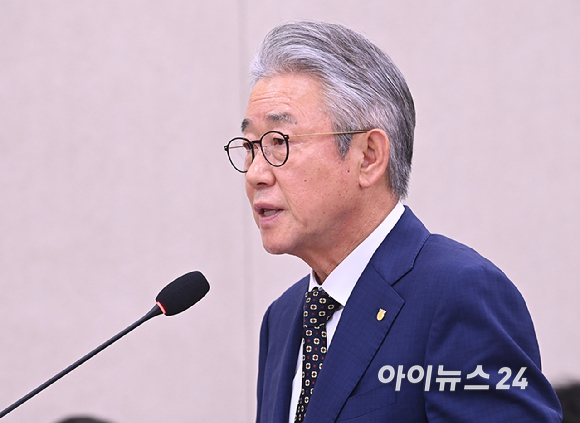 강호동 농협중앙회장이 16일 서울 여의도 국회 농림축산식품해양수산위원회 국정감사에 출석해 업무보고를 하고 있다. [사진=곽영래 기자]