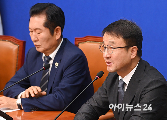 한병도 더불어민주당 원내대표가 15일 서울 여의도 국회에서 열린 최고위원회의에서 발언하고 있다. [사진=곽영래 기자]