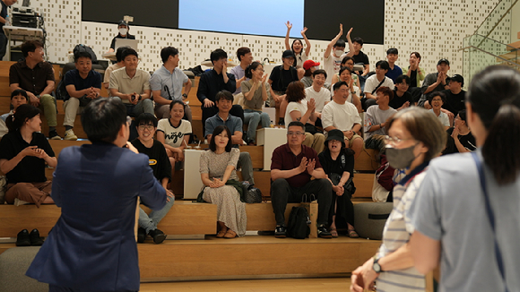 삼성스토어 전국 주요 매장에서 갤럭시 팬들이 '갤럭시 첫 만남 이벤트'에 참여하고 있다. [사진=삼성스토어]