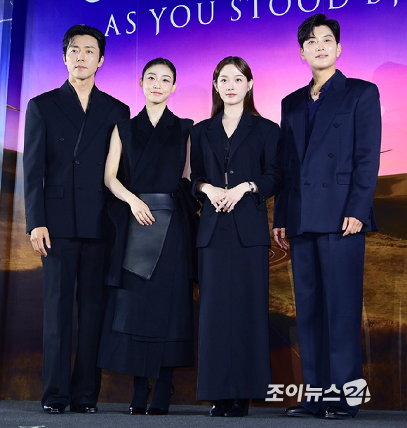 (왼쪽부터)이무생-전소니-이정림 감독-이유미-장승조가 5일 오전 서울 용산구 CGV용산아이파크몰에서 열린 넷플릭스 시리즈 '당신이 죽였다' 제작발표회에 참석하고 있다. [사진=정소희 기자]