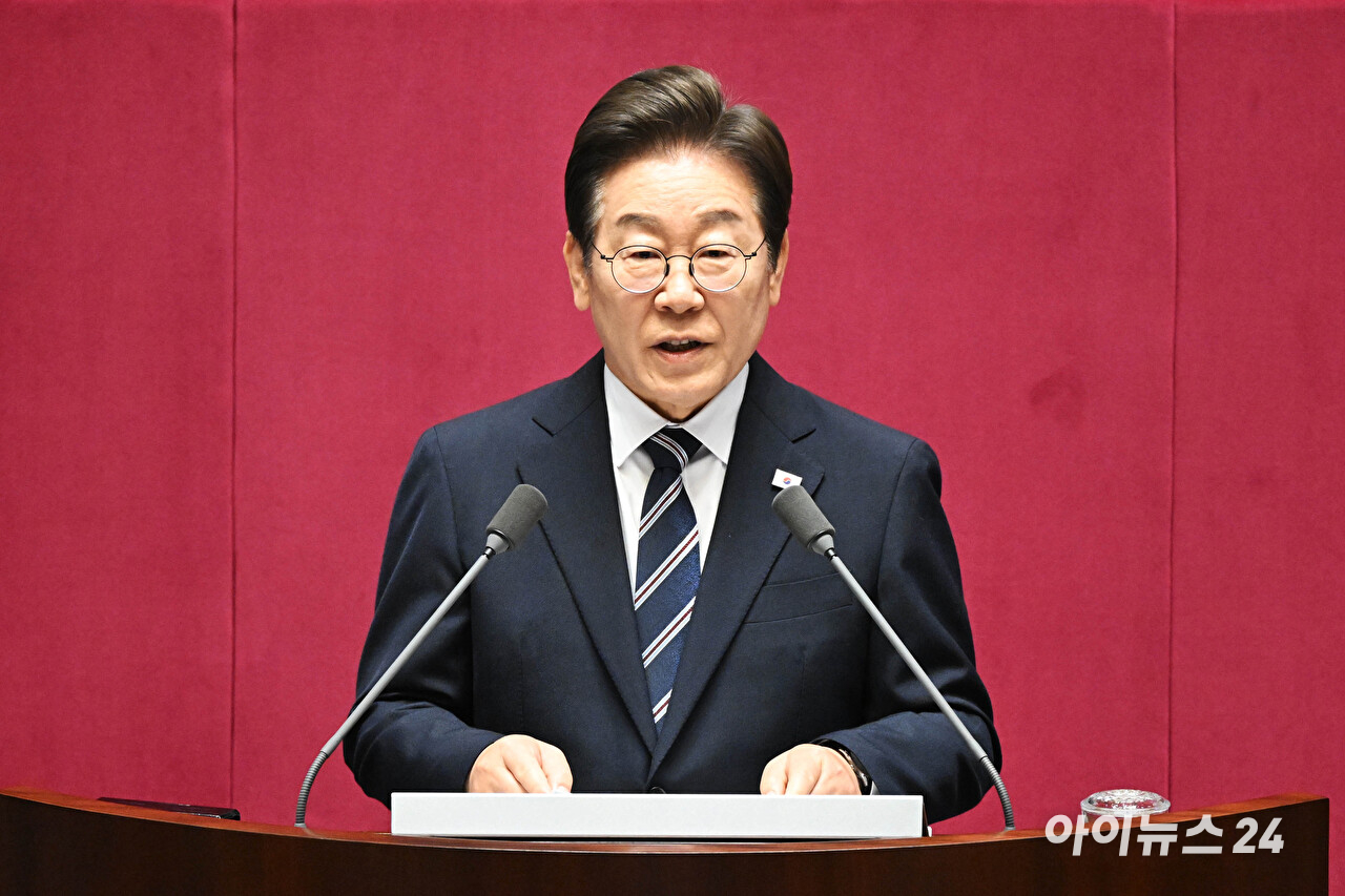 이재명 대통령이 26일 국회에서 열린 제426회국회(임시회) 제2차 본회의에서 2025년도 제2회 추가경정예산안에 대한 정부의 시정연설을 하고 있다. [사진=국회사진기자단]