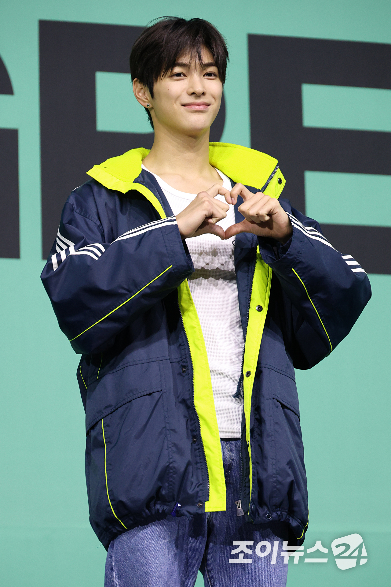 그룹 코르티스 건호가 20일 오후 서울 광진구 광장동 예스24라이브홀에서 열린 미니 2집 '그린그린(GREENGREEN)' 발매 기념 쇼케이스에 참석해 포즈를 취하고 있다. [사진=문수지 기자]