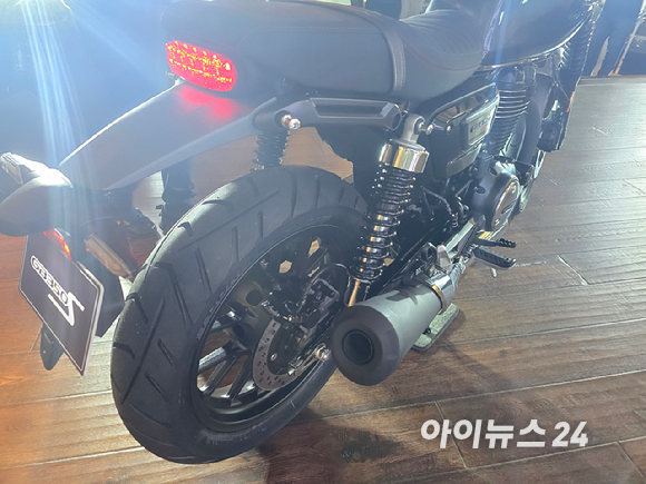 (왼쪽부터)혼다 GB350&middot;GB350S. [사진=김종성 기자]