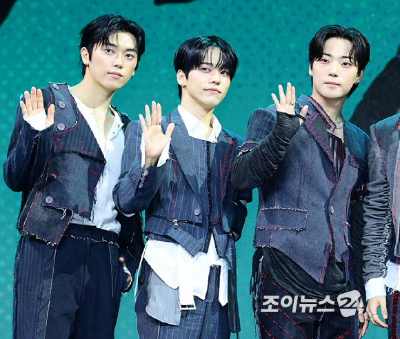 그룹 온앤오프가 17일 서울 마포구 상암동 큐브컨벤션에서 진행된 ONF(온앤오프) 정규 2집 Part.2 'ONF:MY SELF' 쇼케이스에 참석하고 있다. [사진=정소희 기자]