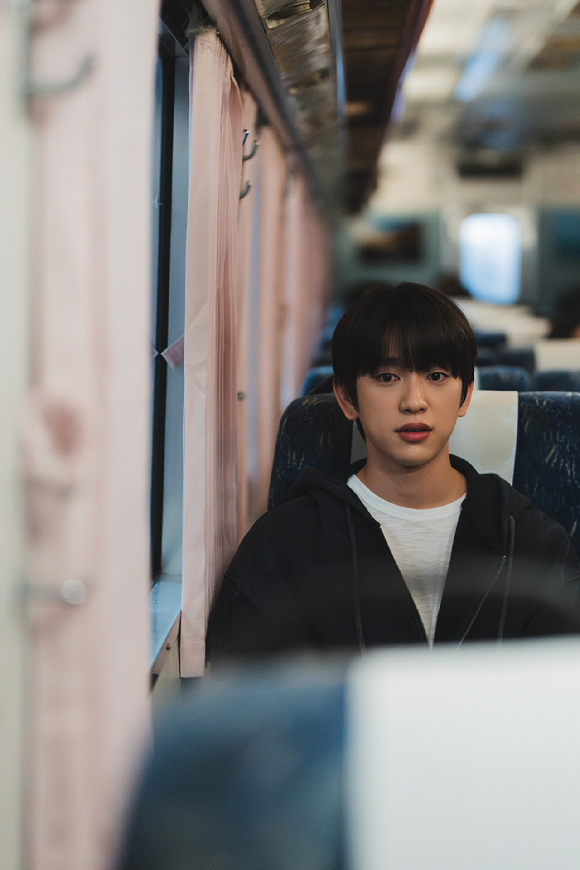 배우 박진영이 JTBC 금요시리즈 '샤이닝'에서 열연하고 있다. [사진=SLL, 카카오엔터테인먼트]