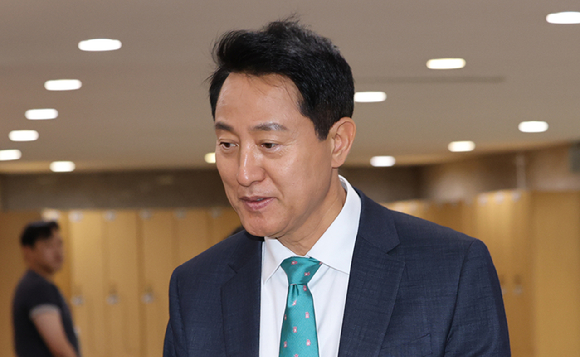 오세훈 서울시장이 27일 서울시의회에서 열린 본회의 시정질문에 참석하고 있다. [사진=연합뉴스]