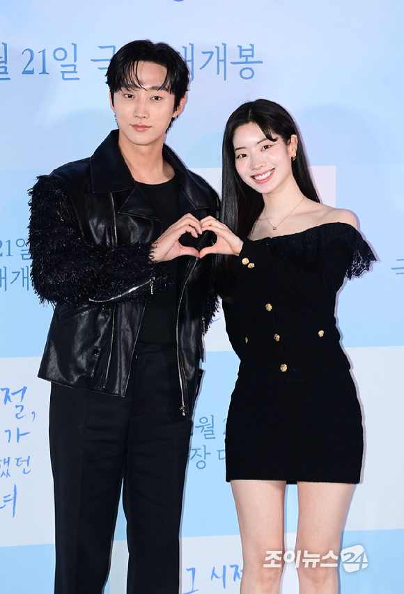 배우 진영과 다현(트와이스)이 19일 오후 서울 CGV 용산아이파크몰에서 열린 영화 '그 시절, 우리가 좋아했던 소녀'(감독 조영명) 언론시사회에 참석하고 있다. [사진=정소희 기자]