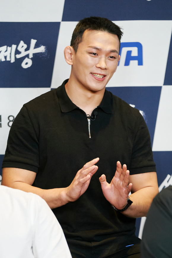 tvN STORY & ENA채널 '씨름의 제왕' 출연진들이 제작발표회에서 토크를 나누고 있다. [사진=tvN STORY & ENA채널]