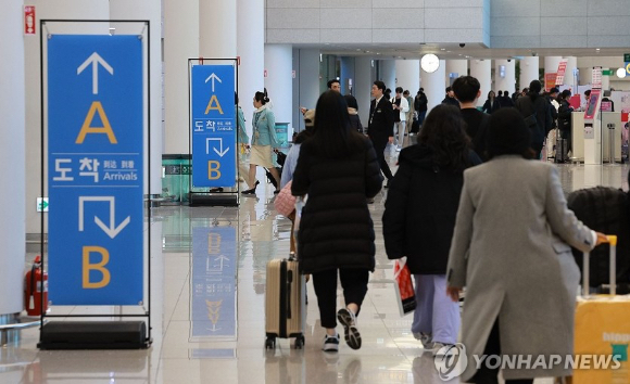사진은 인천공항 제2터미널 입국장 모습. [사진=연합뉴스]